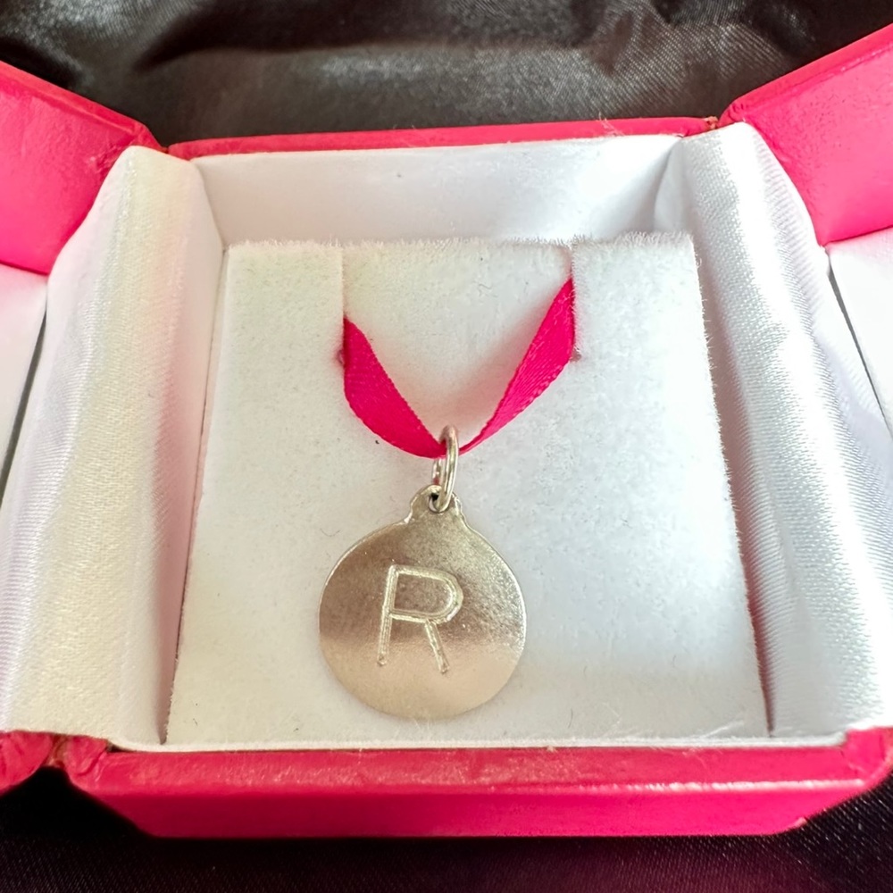 NIB Helen Ficalora's Sterling Silver Letter "R” Pendant
